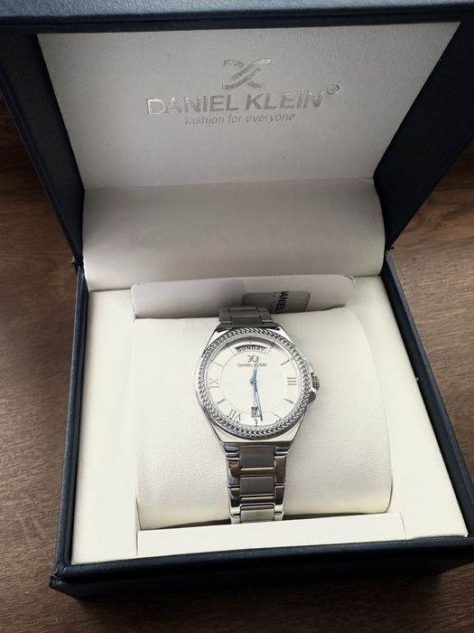 Часы женсий  Danel klein