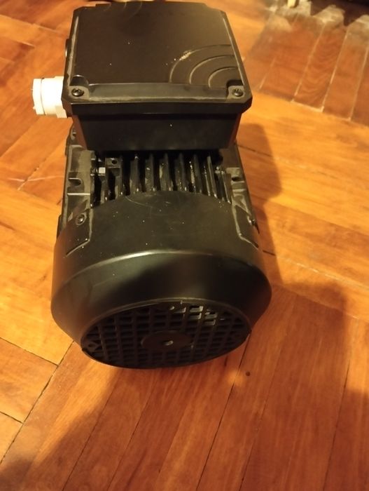 Motor electric trifazat