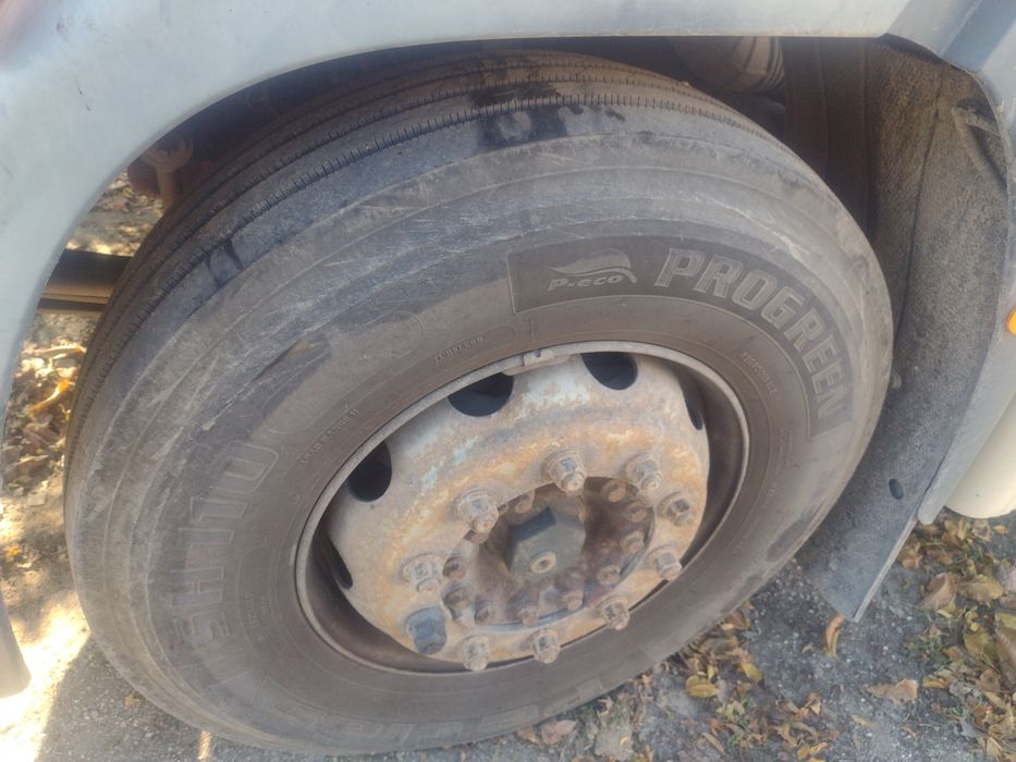 IVECO - 180E28 EUROCARGO 8 скорости камион тип фургон