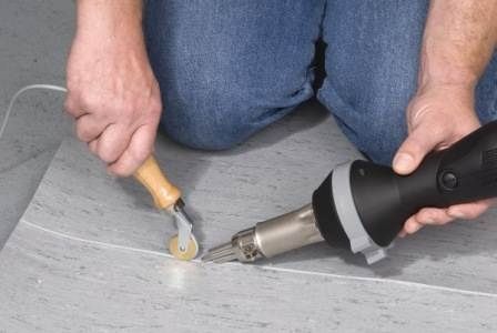 Аренда сварка стыков линолеума с помощью строительного фена Линолеум