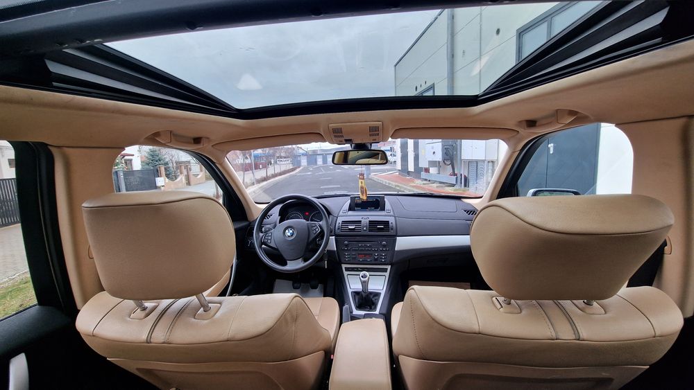 BMW X3 " X-Drive " Panoramic / Navigație TOP