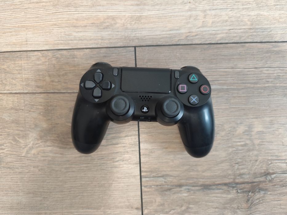 PS 4 Slim 1 tb + o manetă+ Need For Speed Payback