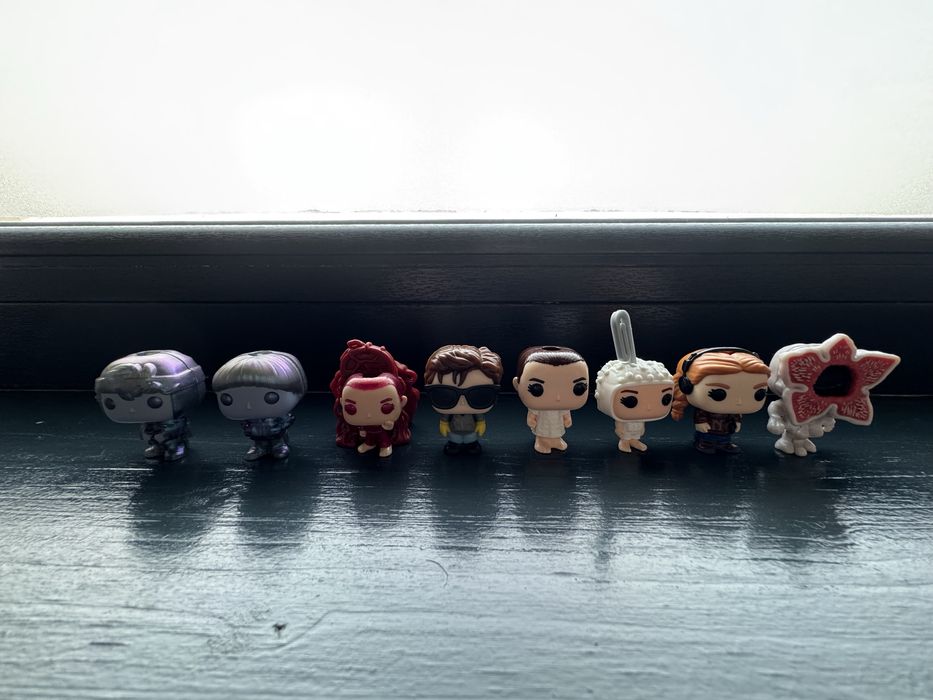 figurine kinder strangers things