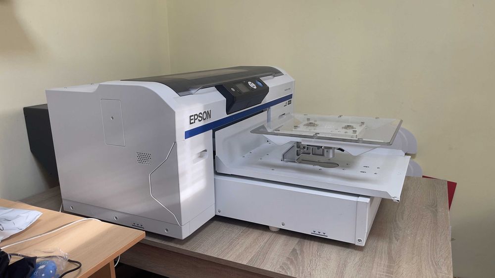 EPSON F2000 - легендата в DTG печата за светъл текстил