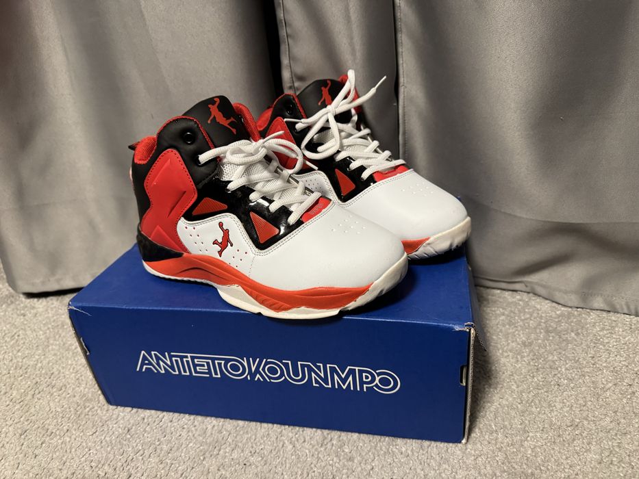 Баскетболни обувки (чисто нови)