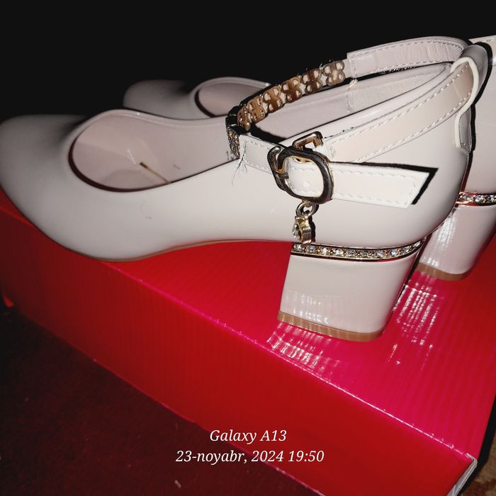 Zudlik bilan sotiladi Ayollar tuflisi Bruna firma xitoy bejeviy rang y