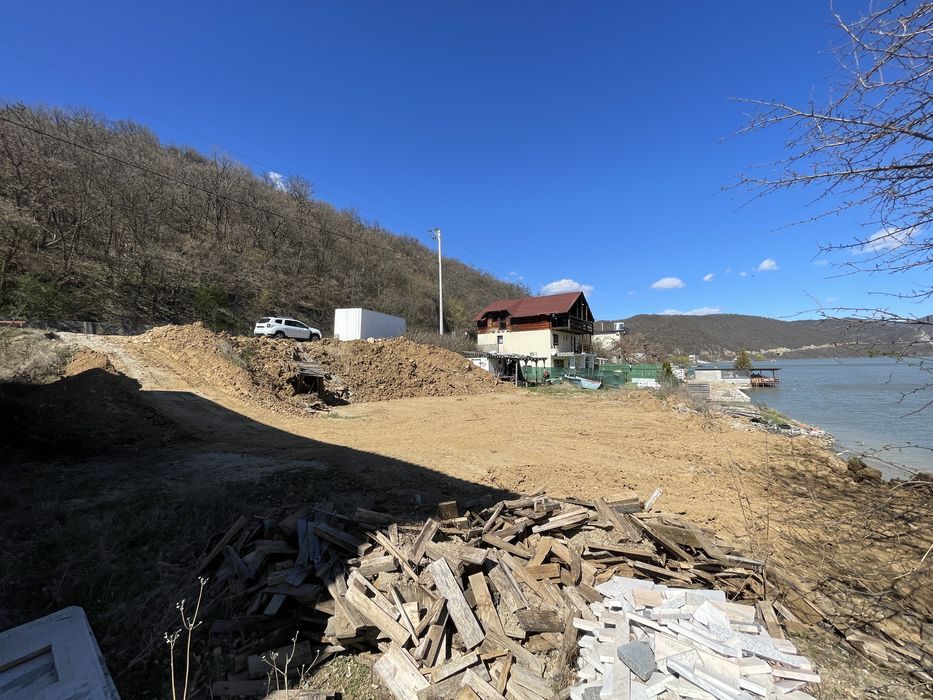Teren intravilan dubova la dunare 783mp