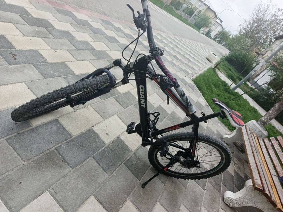 велосипед фирмы Giant