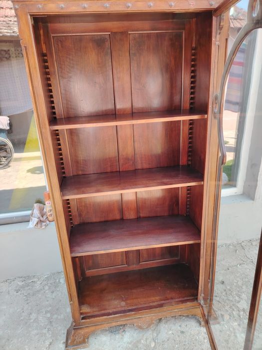 Vitrina din lemn cu geam