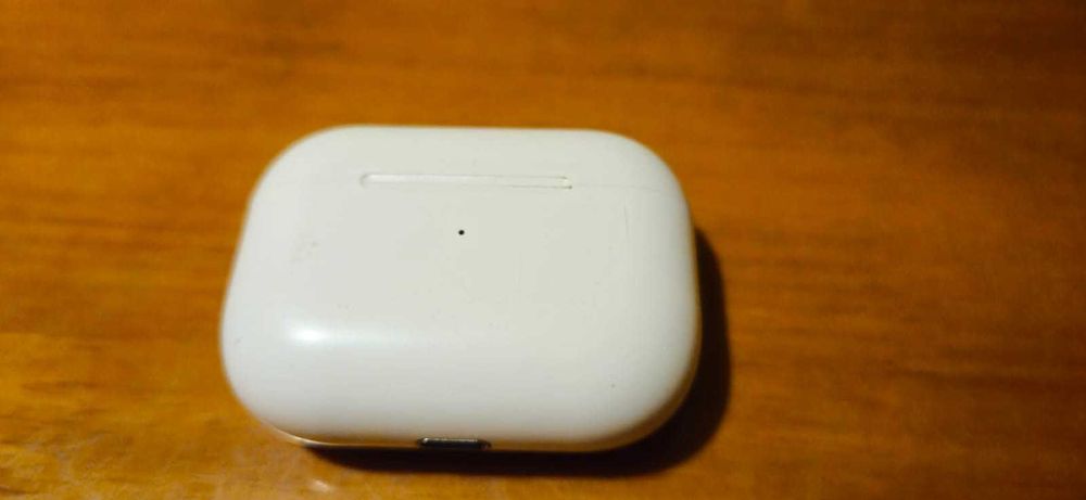 Apple AirPods (2-го поколения)