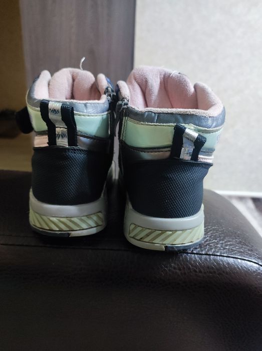 Продаю осенние ботинки