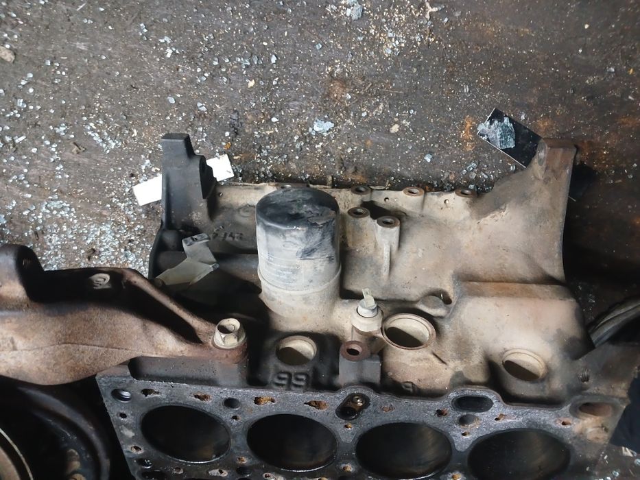 Блок двигателя Мазда 323 объем 1,3 на В3 двигатель