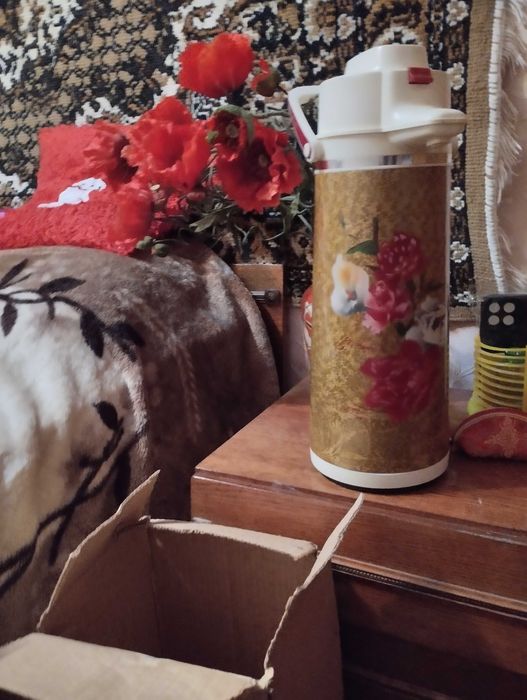 Продается термос новый