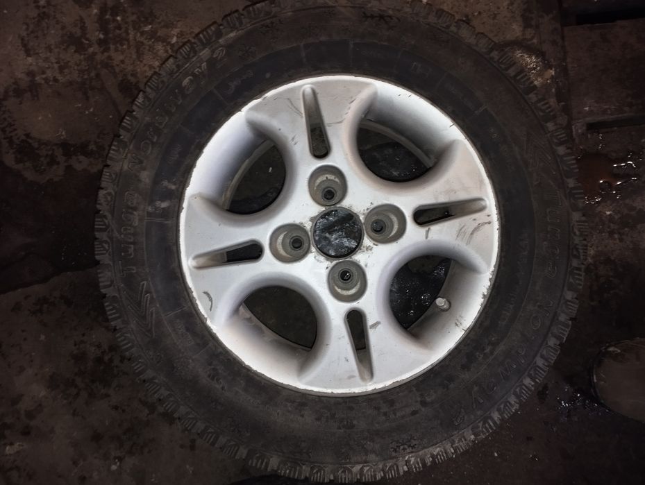 Продам диски с резиной зимние