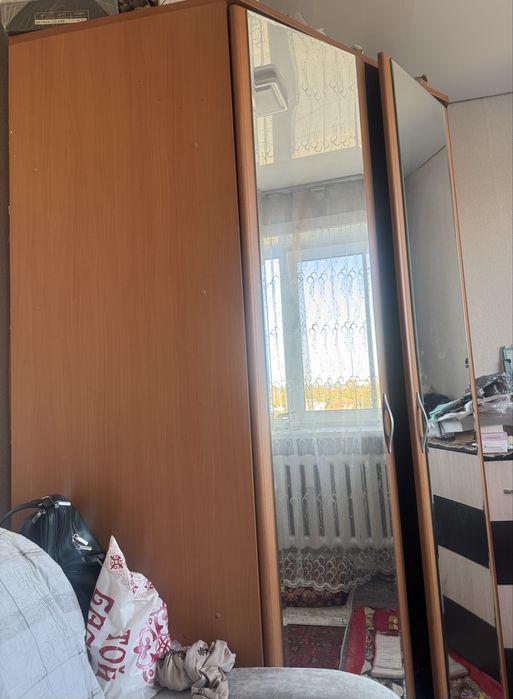 Большой угловой шифоньер