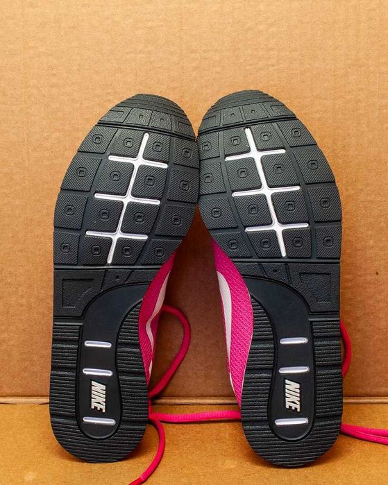 Маратонки Nike номер 38