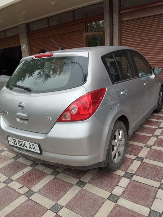 Автомобиль Nissan Tiida