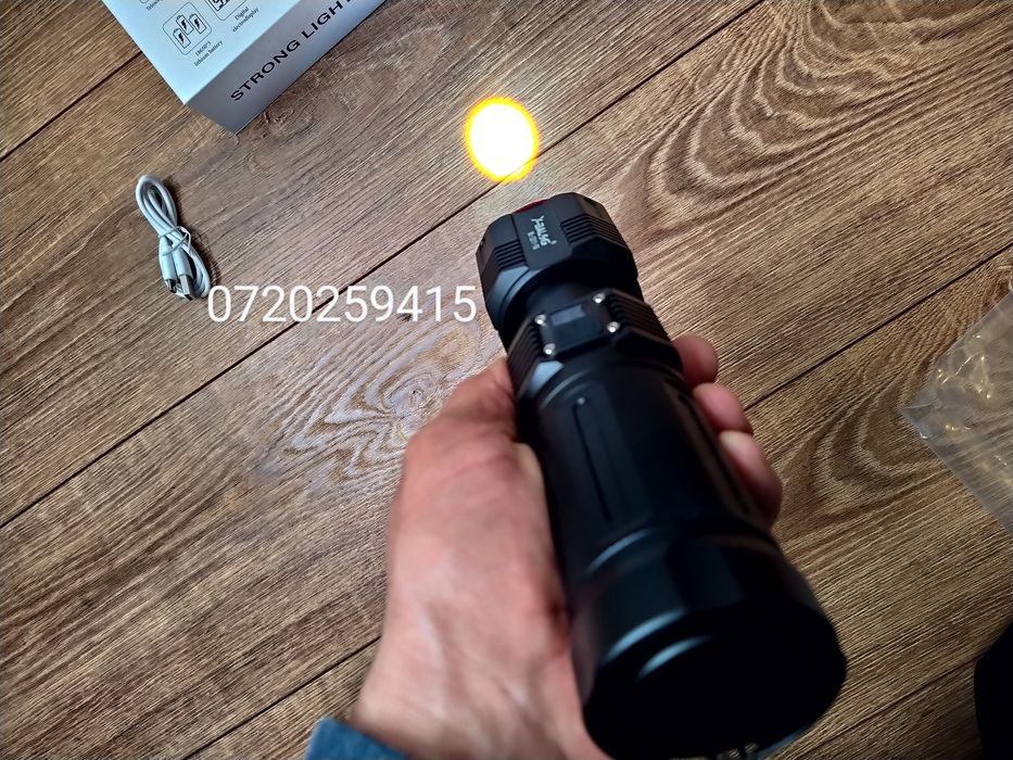 Lanterna Profesionala cu Led Tip Laser si Display, Raza de 2 km