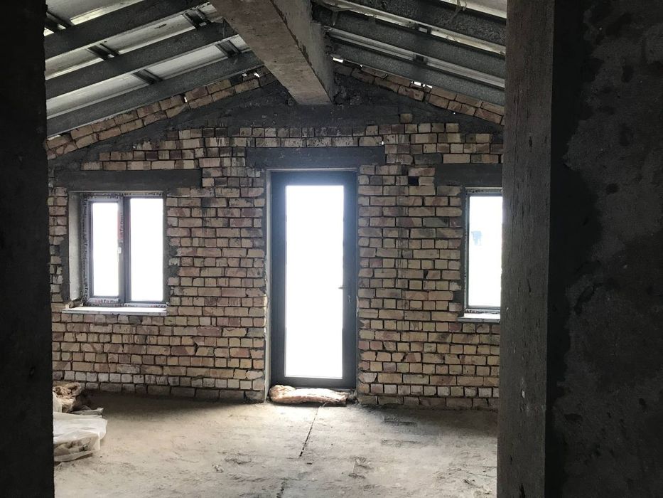 ДУРМОНДА СРОЧНО Участка 2 этажный сотилади. Нархи келишилади..