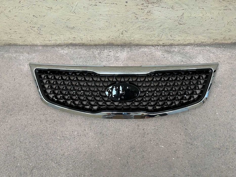 Решетка радиатора на Киа Спортейдж SL 2014 / Kia Sportage SL 2016