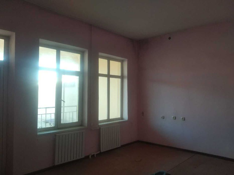 Котеж сотилади Навои Аэропортида жойлашган