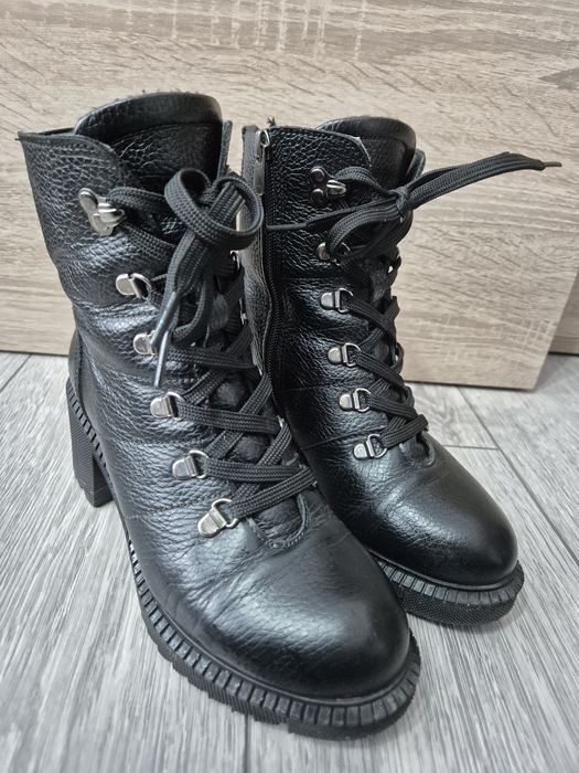 Vând ghete negre piele naturala