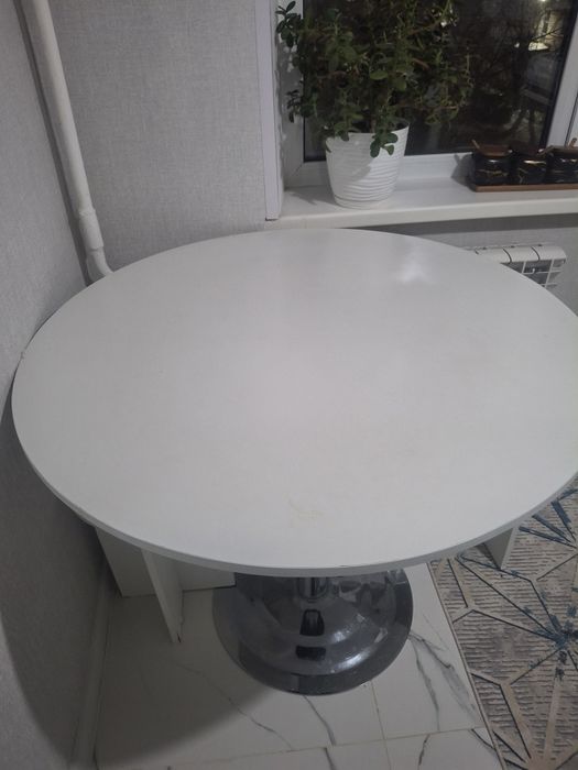 Стол со стульями