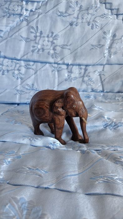 Sculptură elefant dim lemn masiv lucrat manual