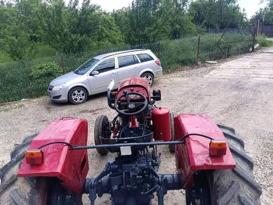 Se vinde tractor 550