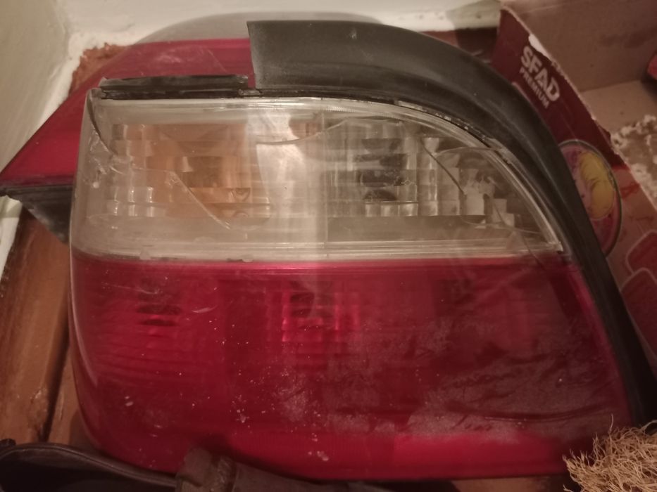 Neksiya 1 orqa stop farasi bittasi ozgina singan joyi bor