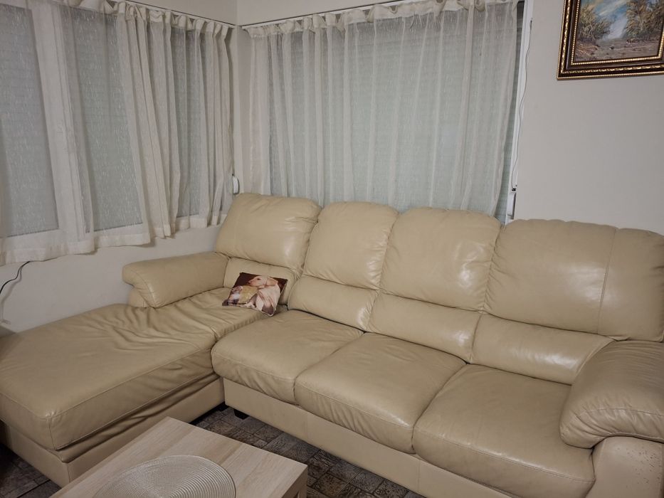 Кожен бежов диван от естествена кожа