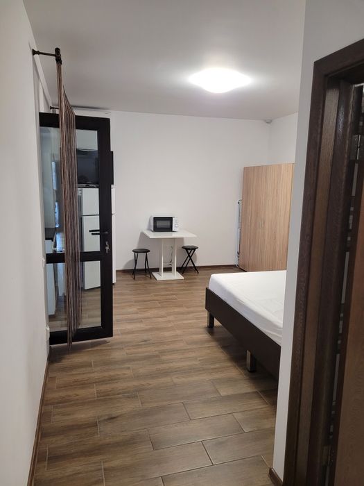 Închiriez  Garsonieră  1350 lei si apartament 2000 lei in Manolache Il