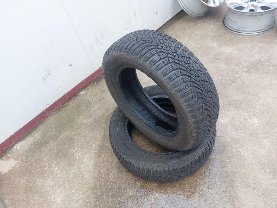 125 lei bucata! Doua anvelope M+S/IARNA 205 60 16 Goodyear! 7 mm