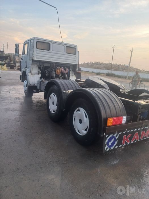 Kamaz tegach sotiladi