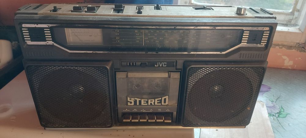 Radio casetofoane în stare foarte bună funcționează.