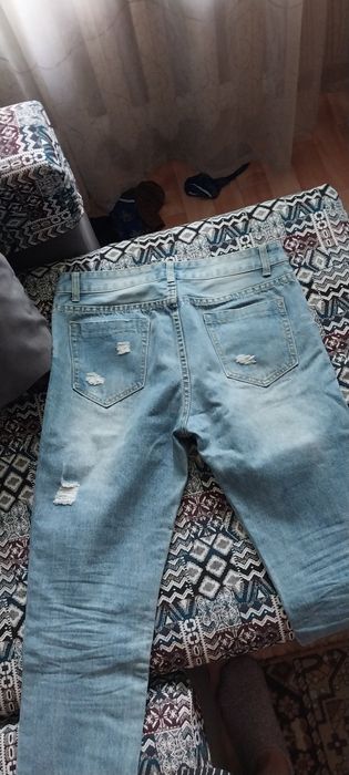 Продам фирменные джинсы