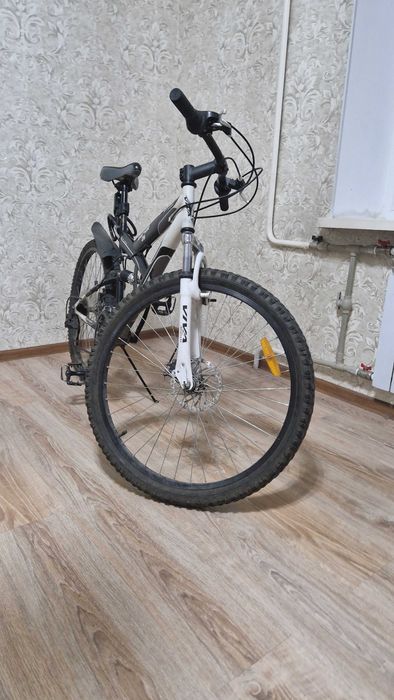 Горный велосипед в хорошем состоянии