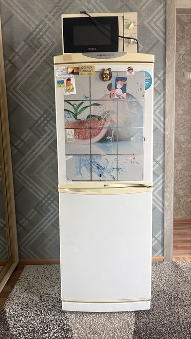 Продам Холодильник LG