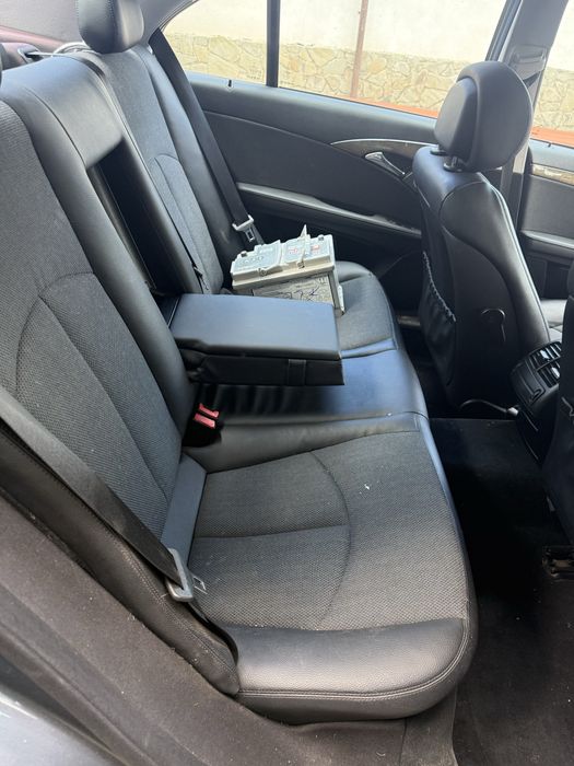 Mercedes E220 impecabil venit pe roti