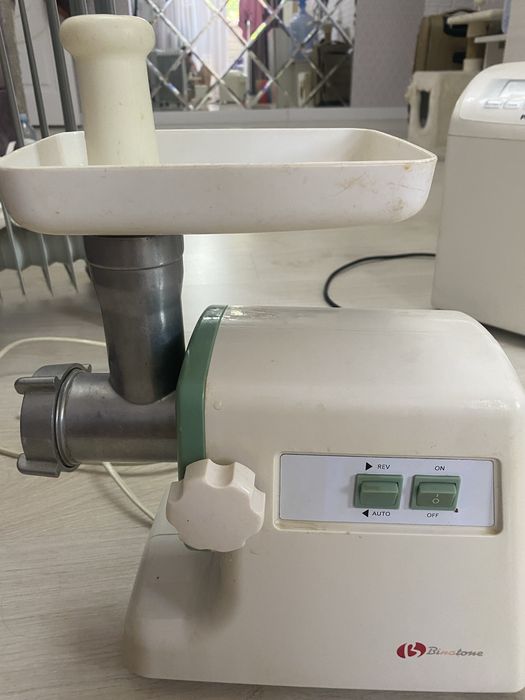 Мясорубка Binatone MGR-1000