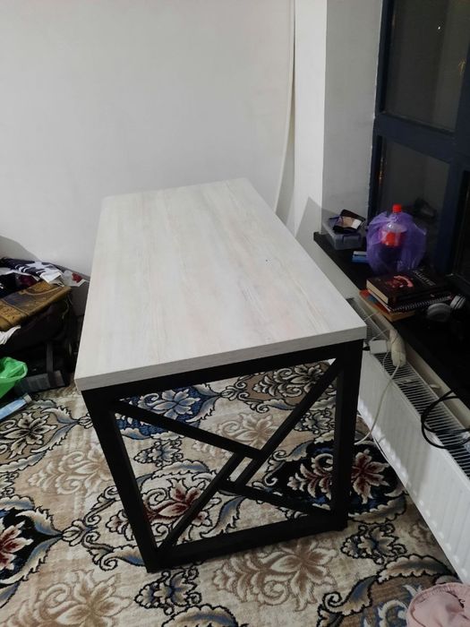 Srochna Offisniy stol sotiladi ideal xolatda!