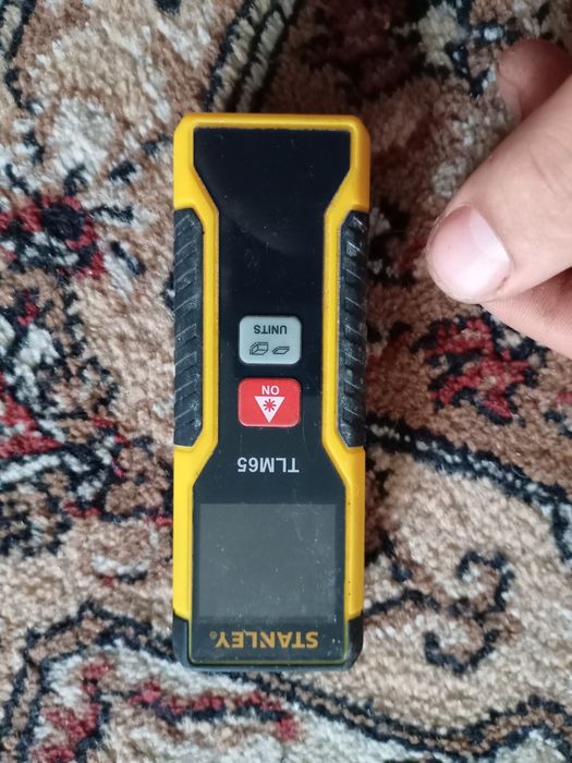Telemetru cu laser STANLEY