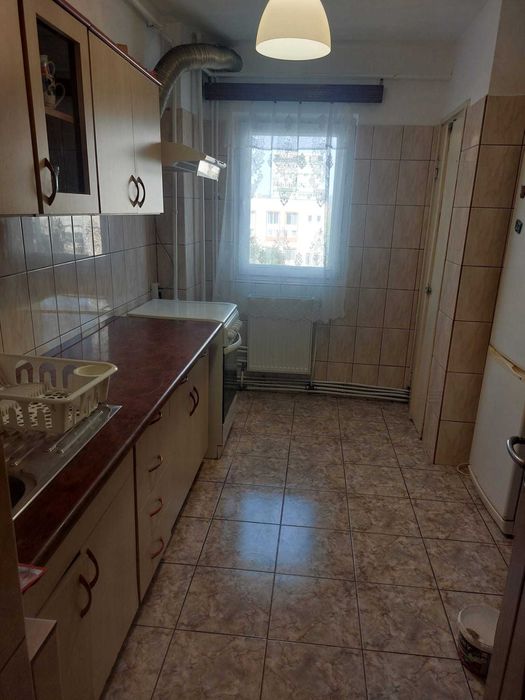Inchiriez apartament 3 camere in Bacau - Orizont