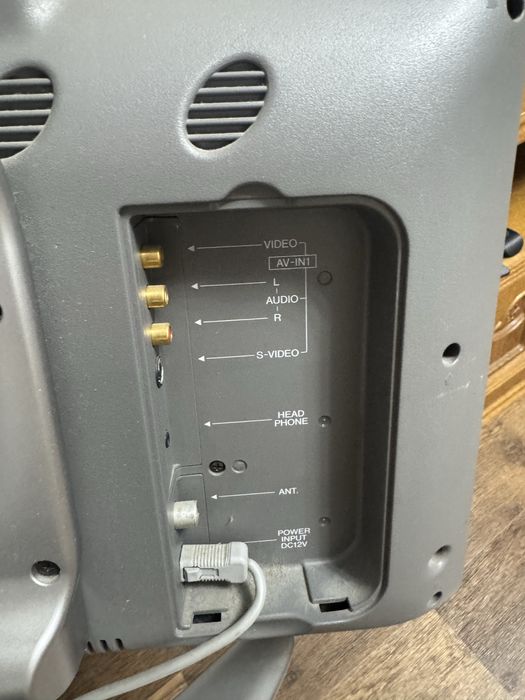 Телевизор 21 диогональ SHARP