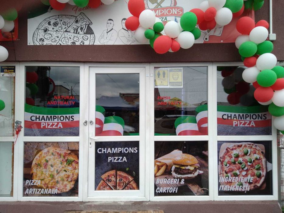 VITRINE magazine - personalizate cu autocolant special!