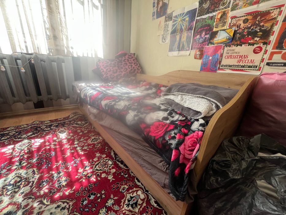 Легло без матрака.