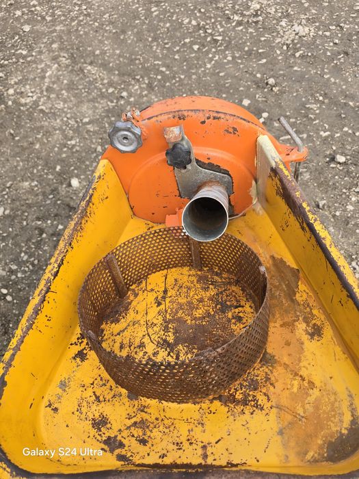 Vând moară pe ciocanele