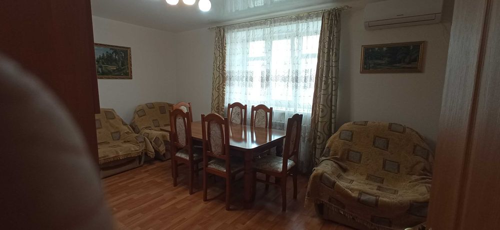 стол обеденный в зал.