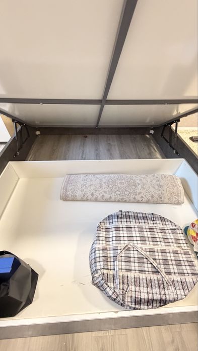 Кровать двуспальная