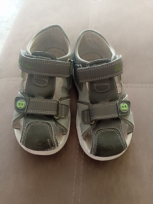 Отдам бесплатно обувь